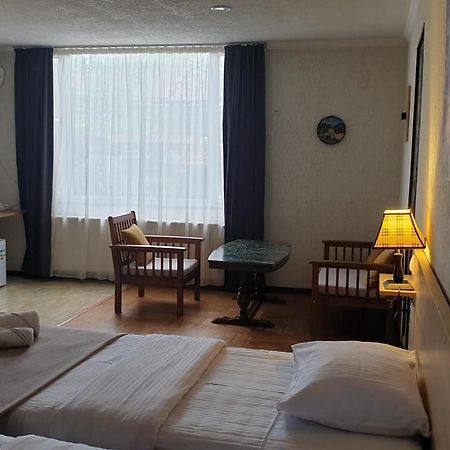 Lea Guest House Tbilisi Buitenkant foto