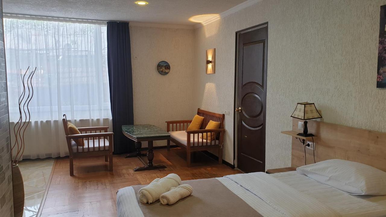 Lea Guest House Tbilisi Buitenkant foto