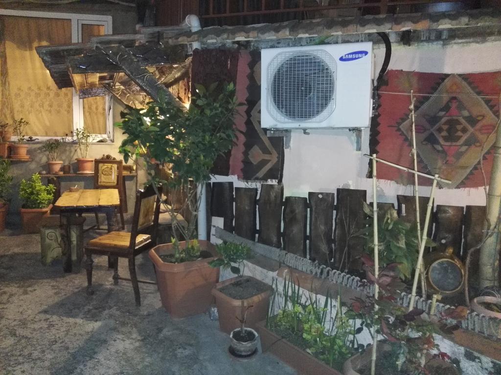 Lea Guest House Tbilisi Buitenkant foto