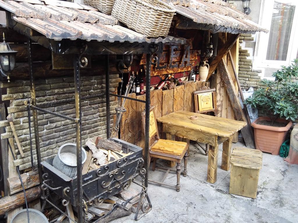 Lea Guest House Tbilisi Buitenkant foto