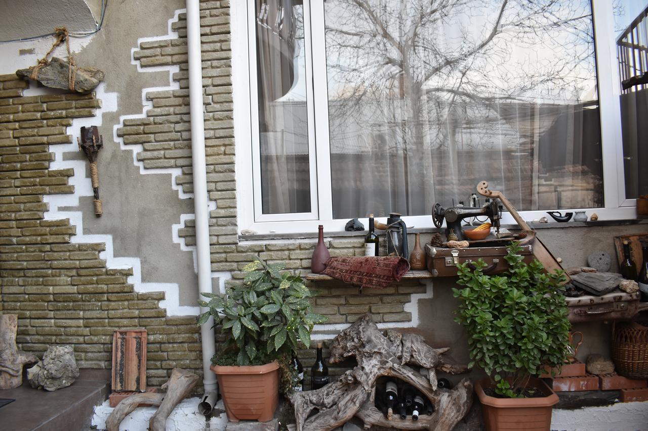 Lea Guest House Tbilisi Buitenkant foto